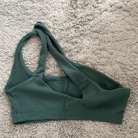 TNA Workout Outfit - Picture 3 of 4